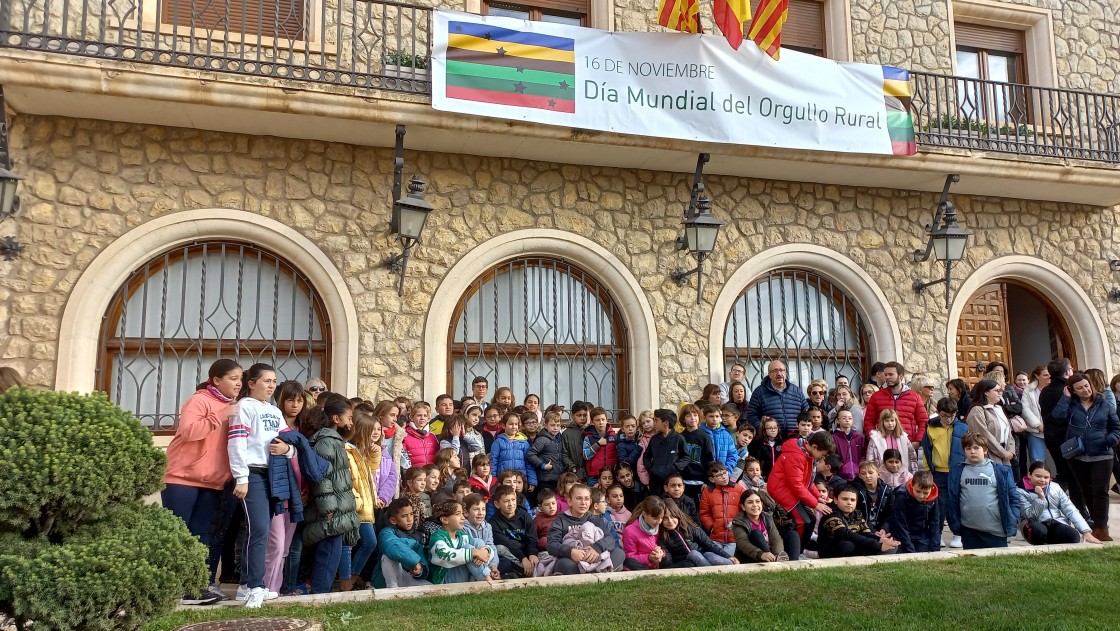 Calamocha celebra el Día Universal del Orgullo Rural con nutrida presencia de la comunidad educativa del colegio Ricardo Mallén