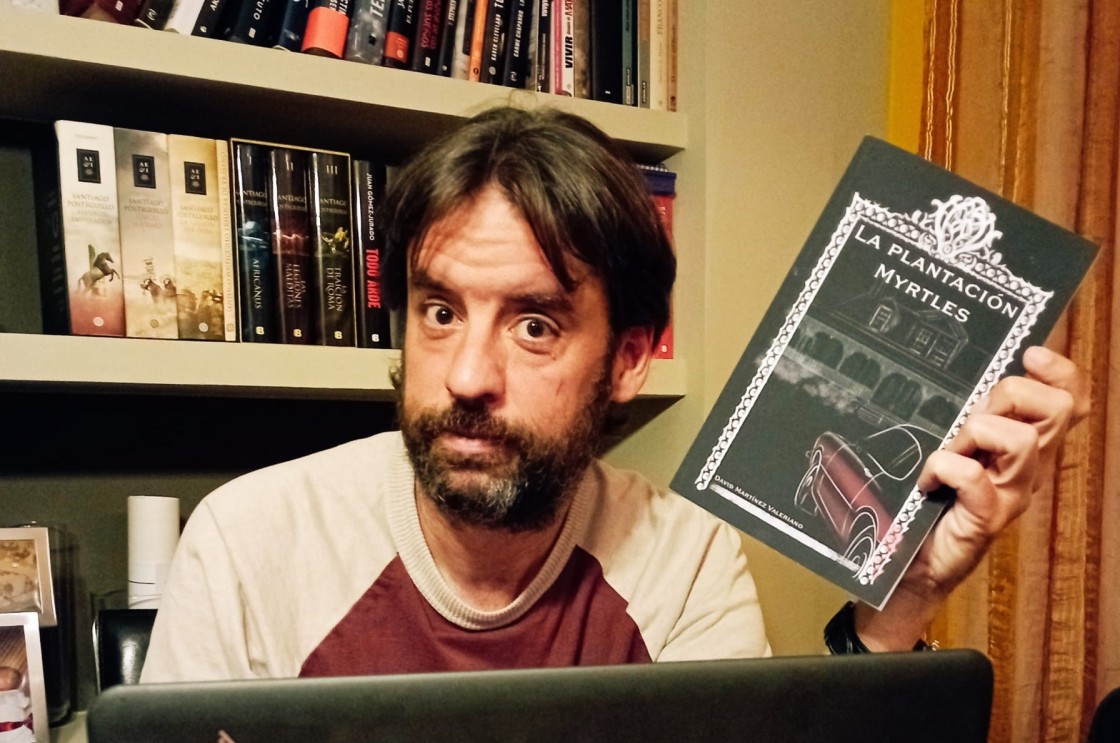 David Martínez Valeriano, docente y escritor: ‘Las historias que nos llegan cargadas de leyendas dan mucho juego para la ficción”