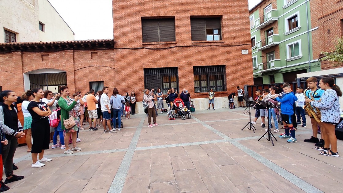 La Glorieta se llena hoy de ritmo con la actuación del colegio Pierres Vedel