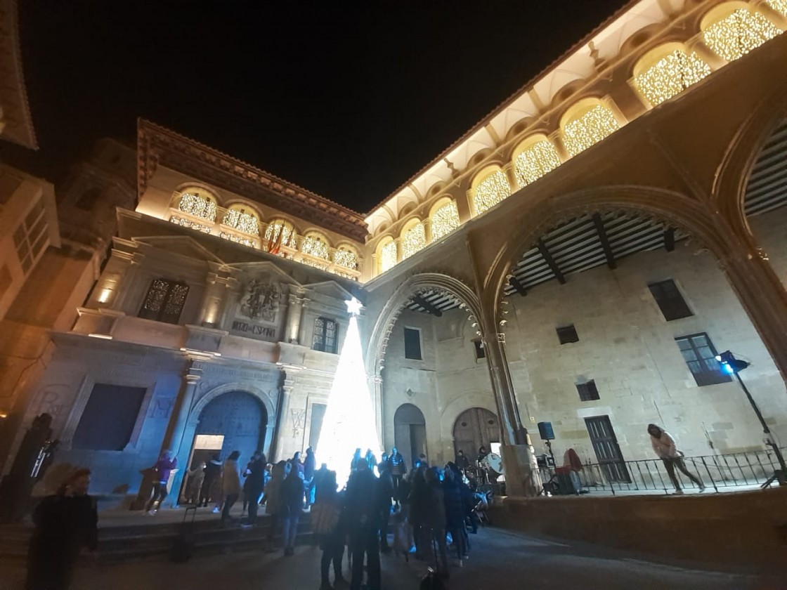 La ciudad de Alcañiz estrena leds de bajo consumo en su alumbrado navideño