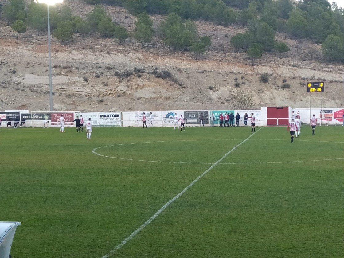 Un polémico gol en el descuento arruina la buena racha del Utrillas