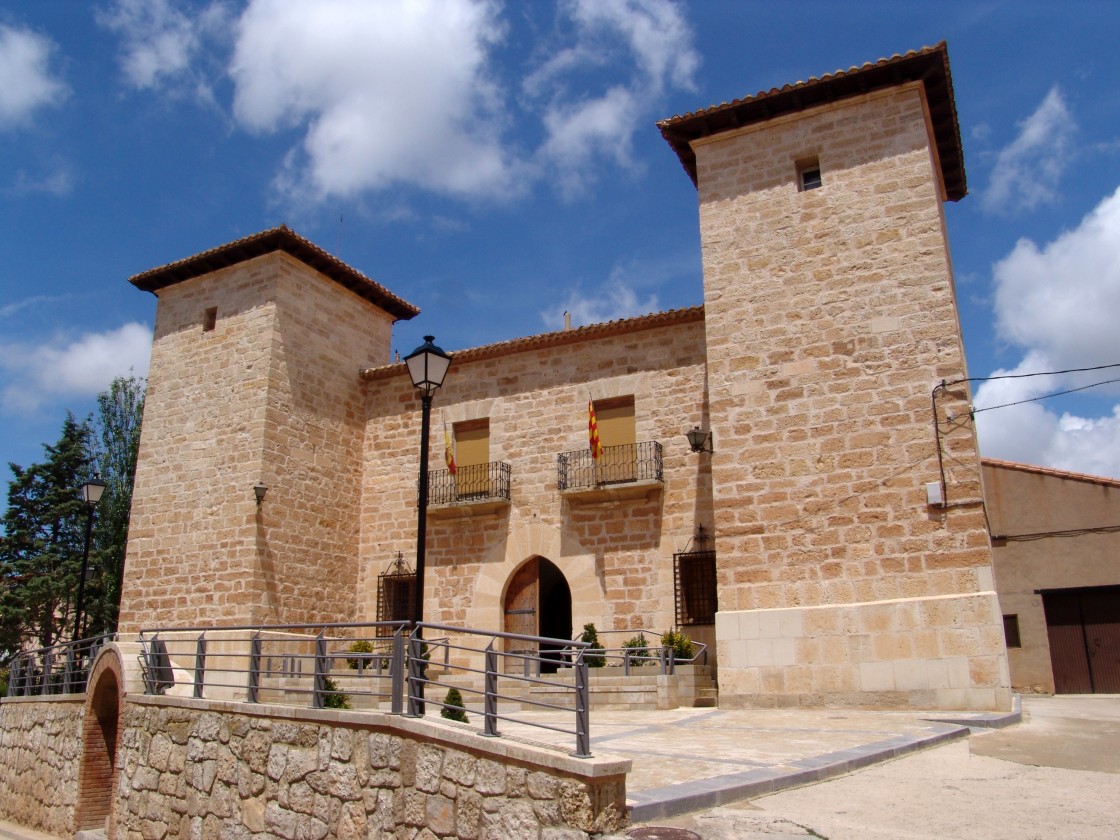 Celadas y su gran y desconocido y monumental castillo-palacio de la Orden de San Juan