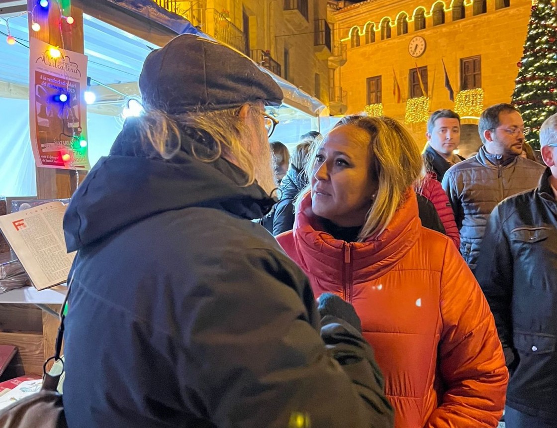 Mayte Pérez destaca el papel del sector agroalimentario en su visita a la Feria del Olivo de Calaceite