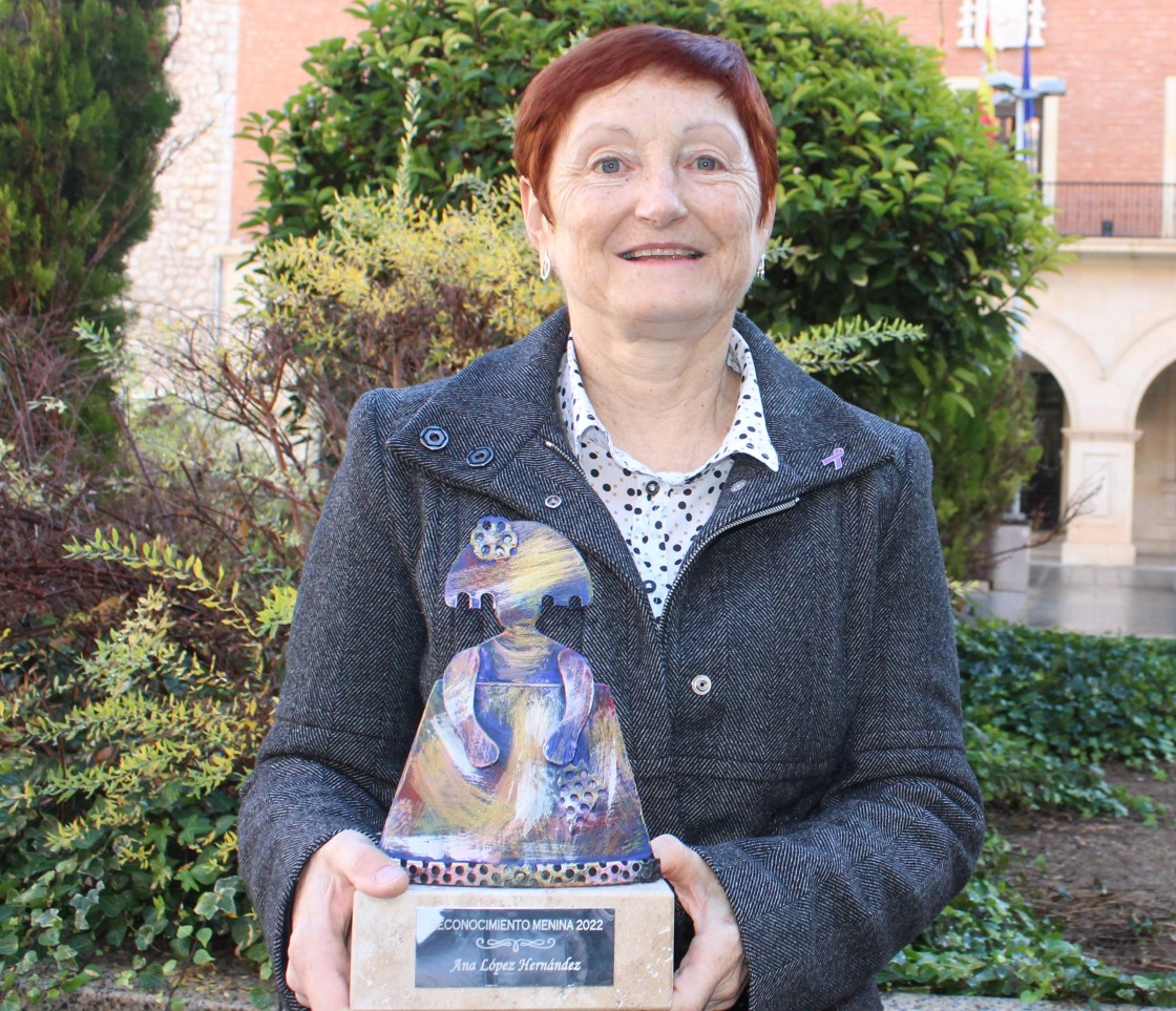 Ana López Hernández, Premio Menina por su labor en favor de la igualdad en la educación: “Los discursos machistas surgen como un intento de frenar el  gran avance del feminismo”