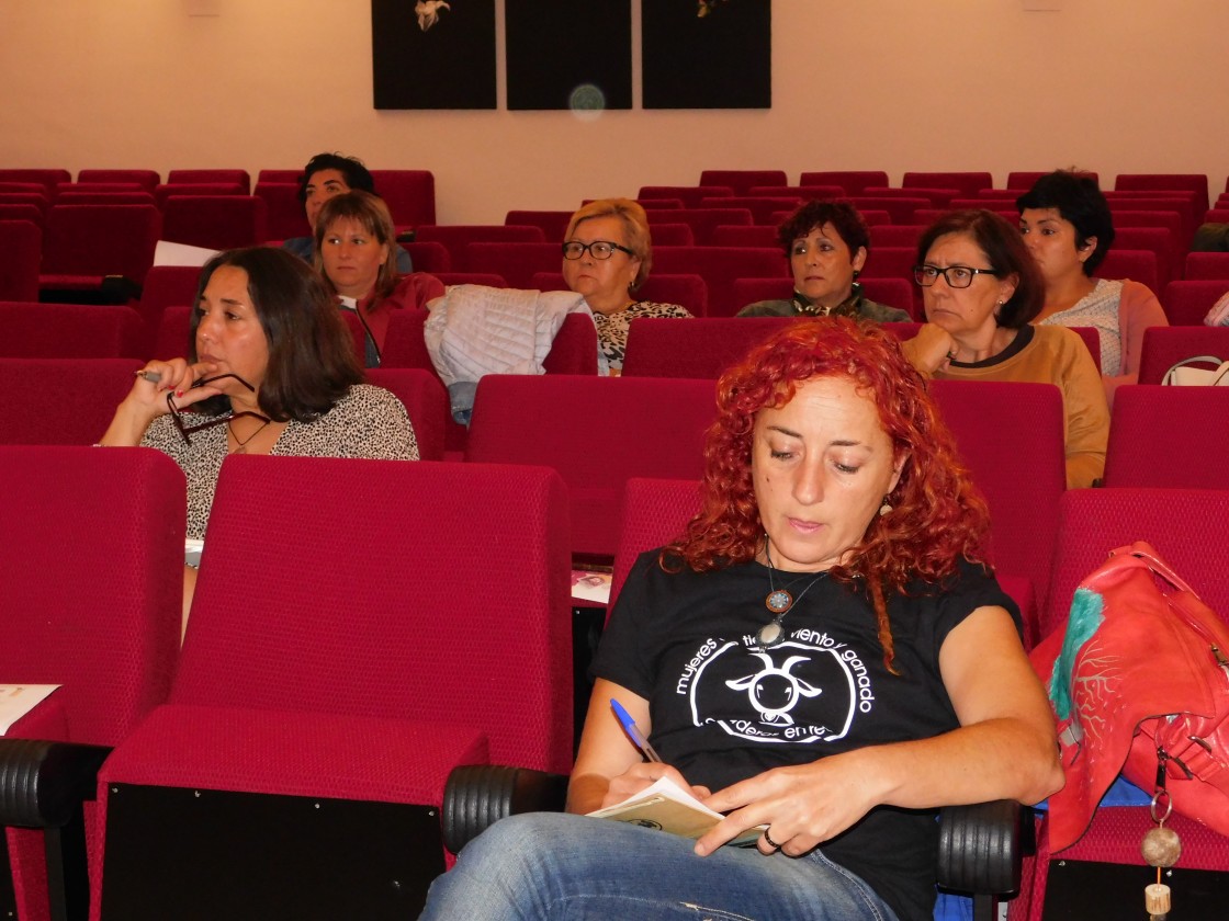 Un informe incide en el papel fundamental de las mujeres emprendedoras en el medio rural