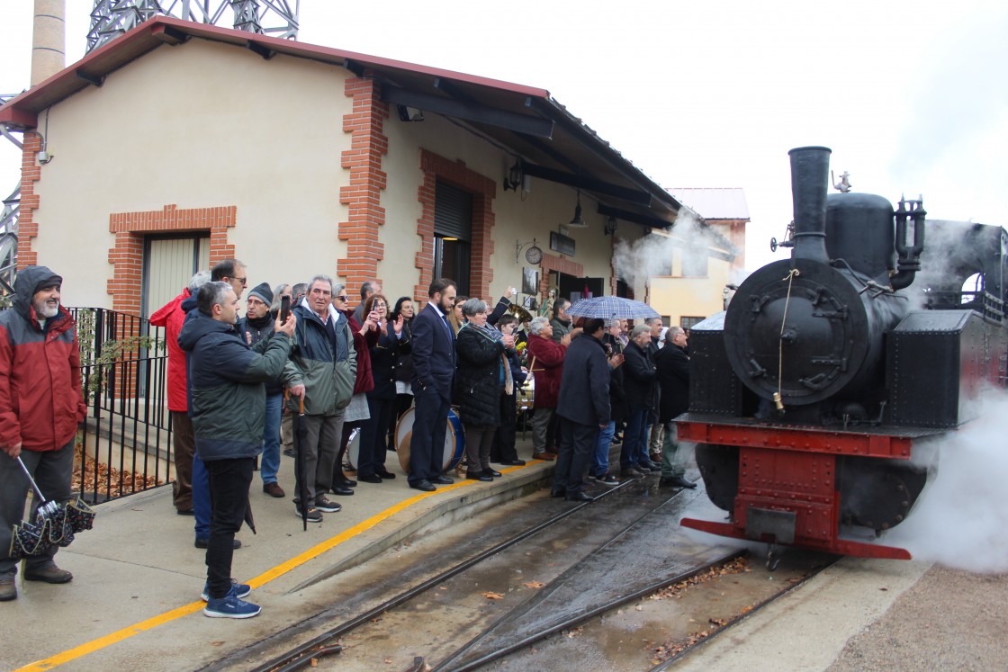 La Locomotora número 31,  de cargar armamento en  el Rif y carbón para MFU, a pasear turistas en Utrillas