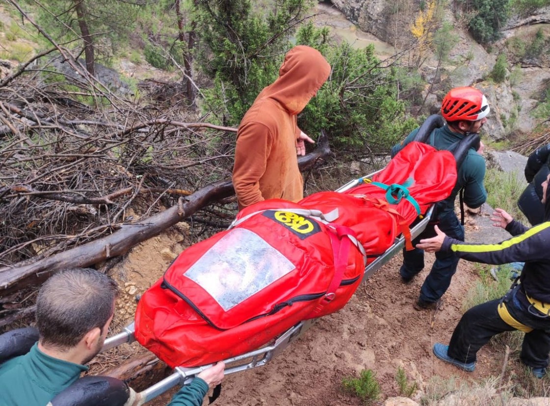 La Guardia Civil de Mora de Rubielos socorre a un montañero tras precipitarse desde 10 metros en Olba