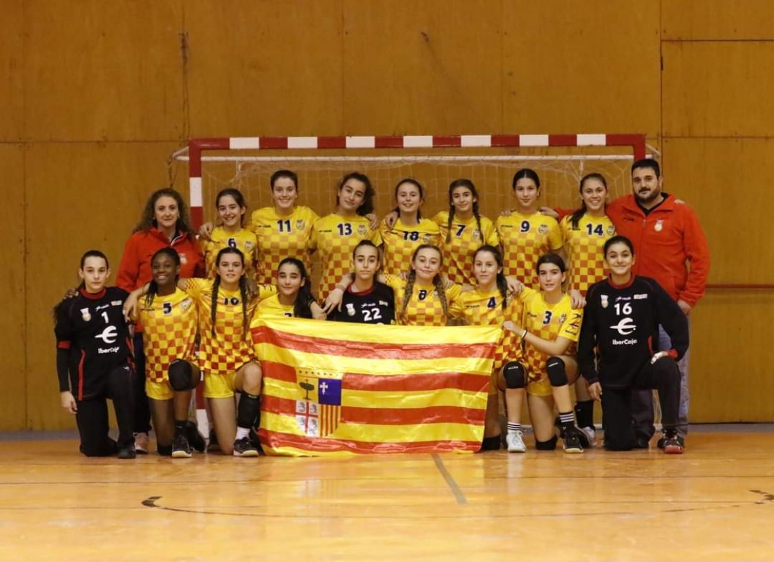 Tatiana Arias y Sofía Zitouni, con la selección aragonesa de balonmano