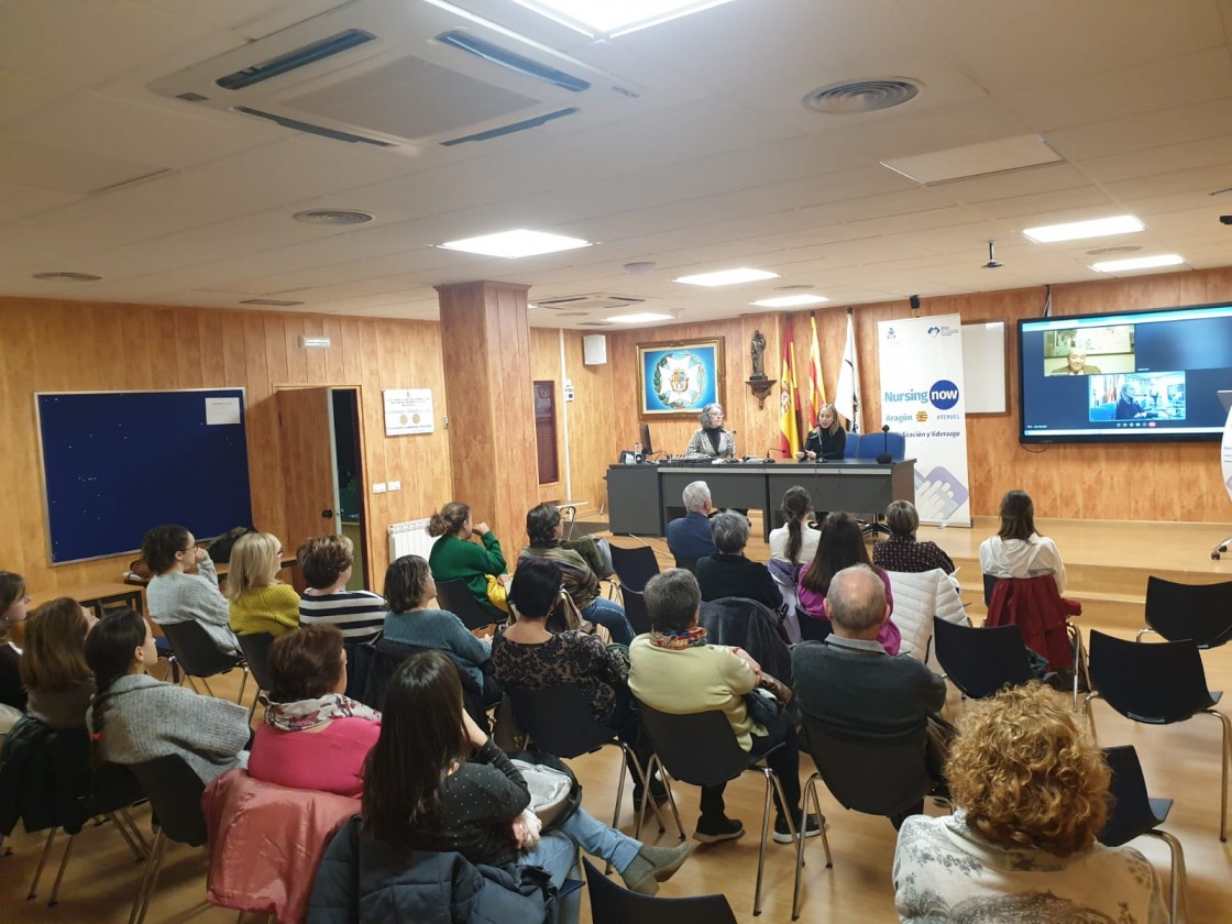 El Colegio de Enfermería de Teruel homenajea a la matrona María Victoria García Ochoa