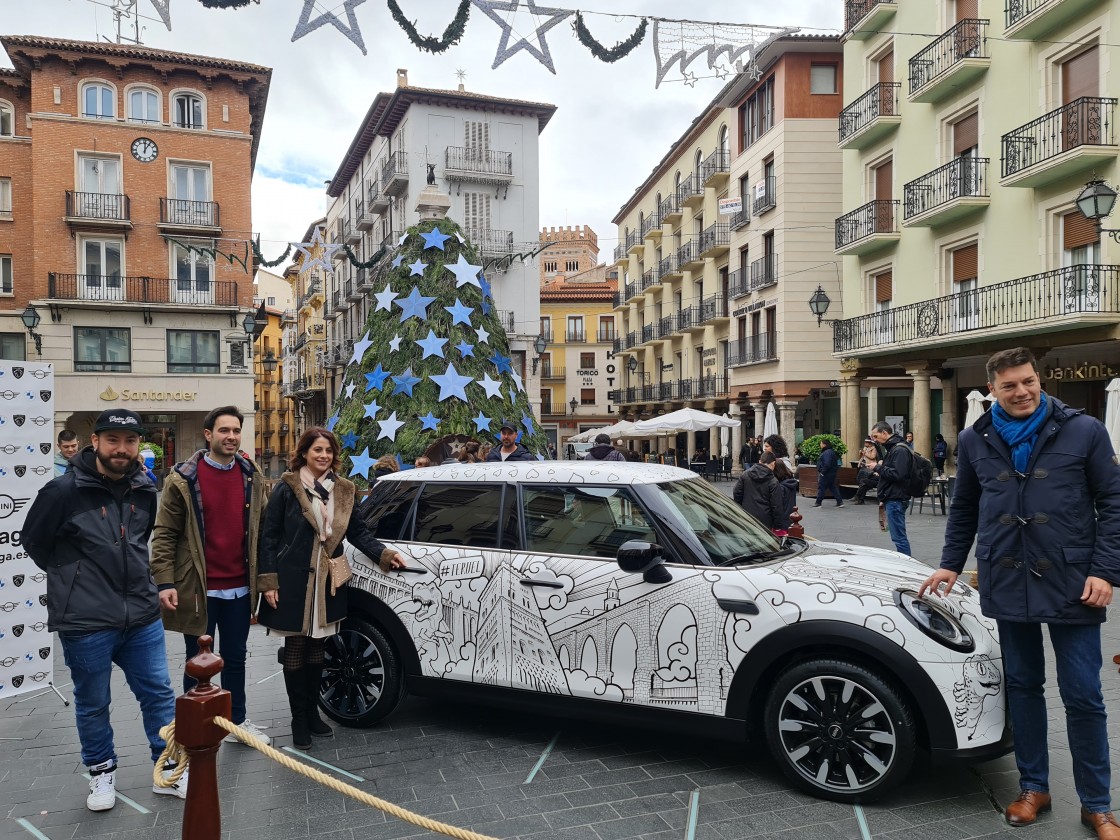 Un Mini tatuado con elementos representativos de Teruel recorrerá las calles de la ciudad