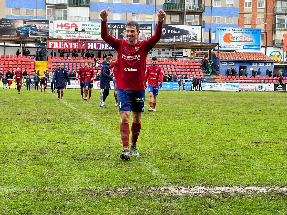 El CD Teruel se niega a ceder el trono de líder de la categoría (2-1)