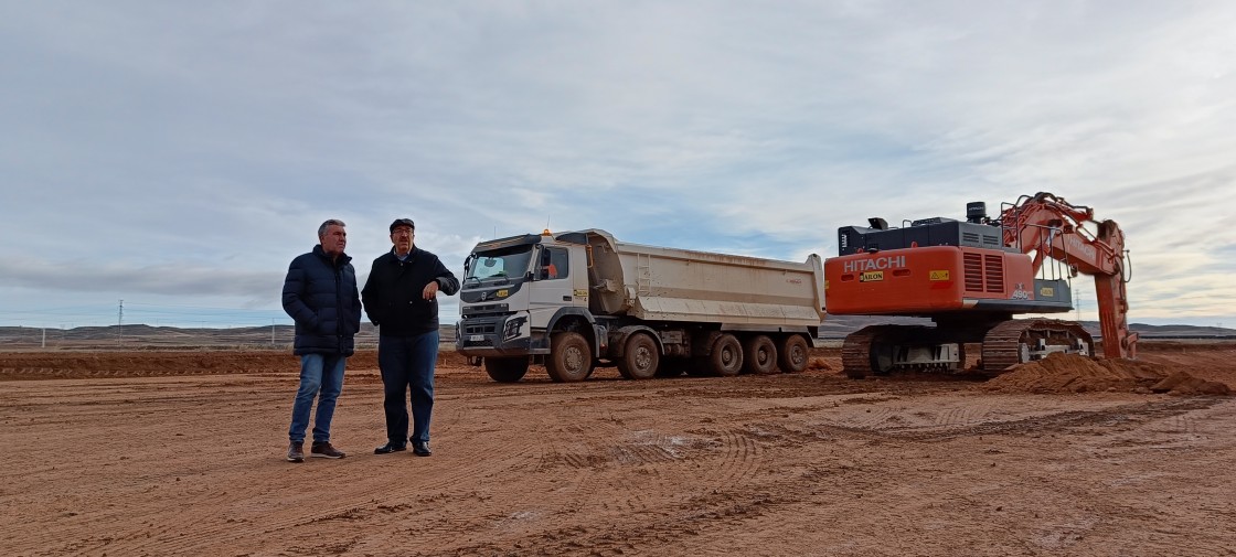 Ya están en marcha los movimientos de tierra en la parcela del nuevo polígono industrial de Calamocha