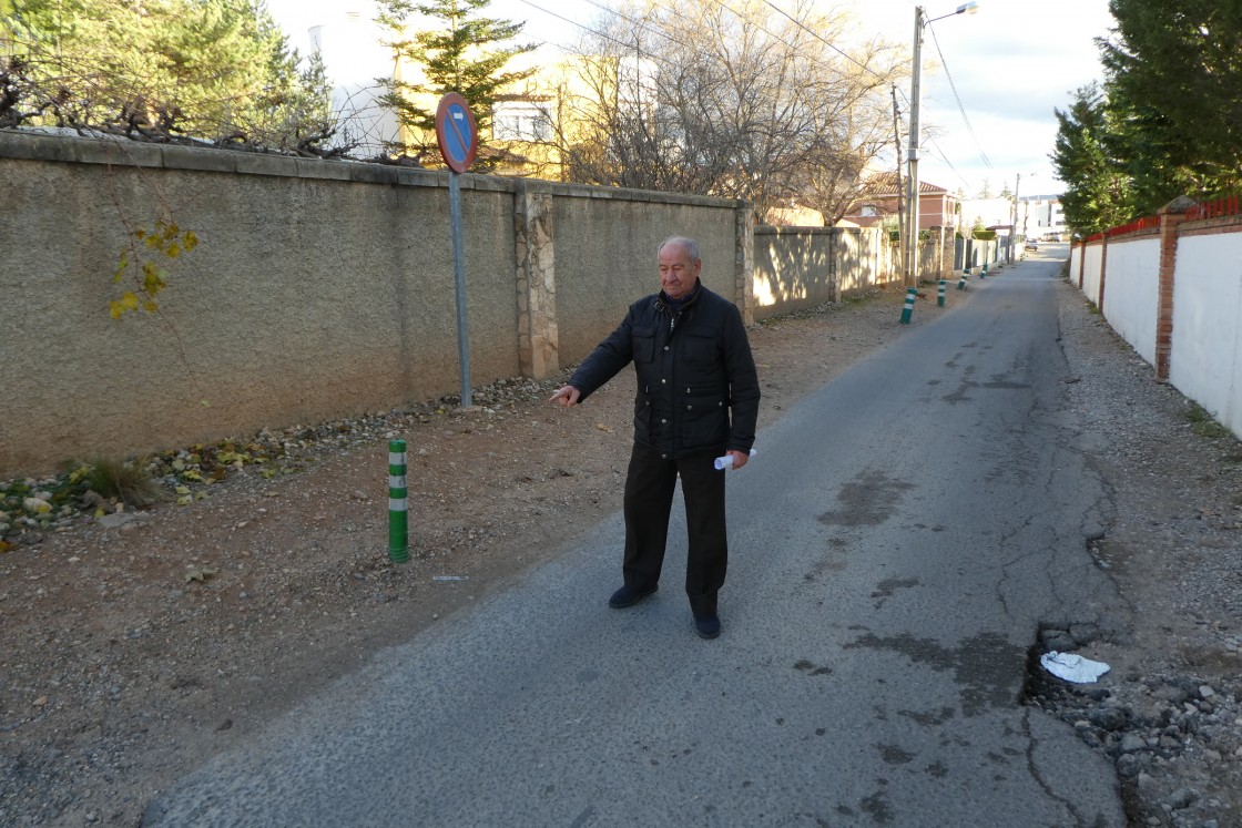 Vecinos de Las Viñas piden que se arregle la calle Atarazana y que se cambie la dirección del tráfico