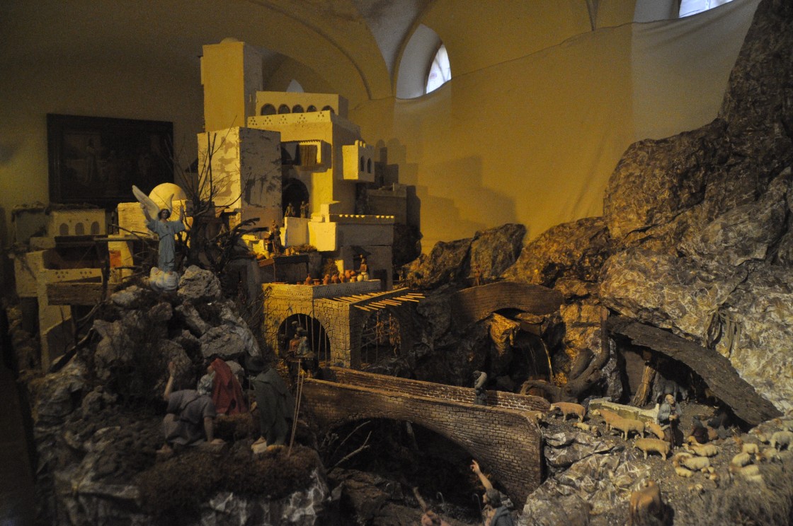 Belenes solidarios, espectaculares y minimalistas en la iglesia de San Francisco