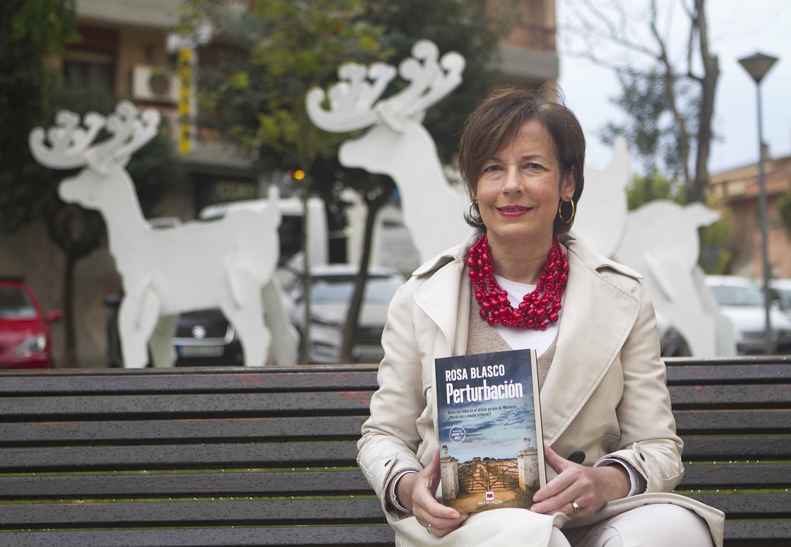 Rosa Blasco, escritora y médica alcañizana: “Hoy en día es imposible ser original, pero prefiero arriesgar y escribir algo distinto”