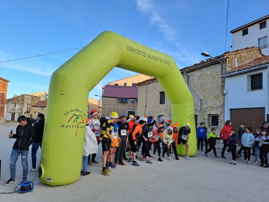 Papanoeles, abejas y pastores, en la XII Carrera del Burro de Cantavieja