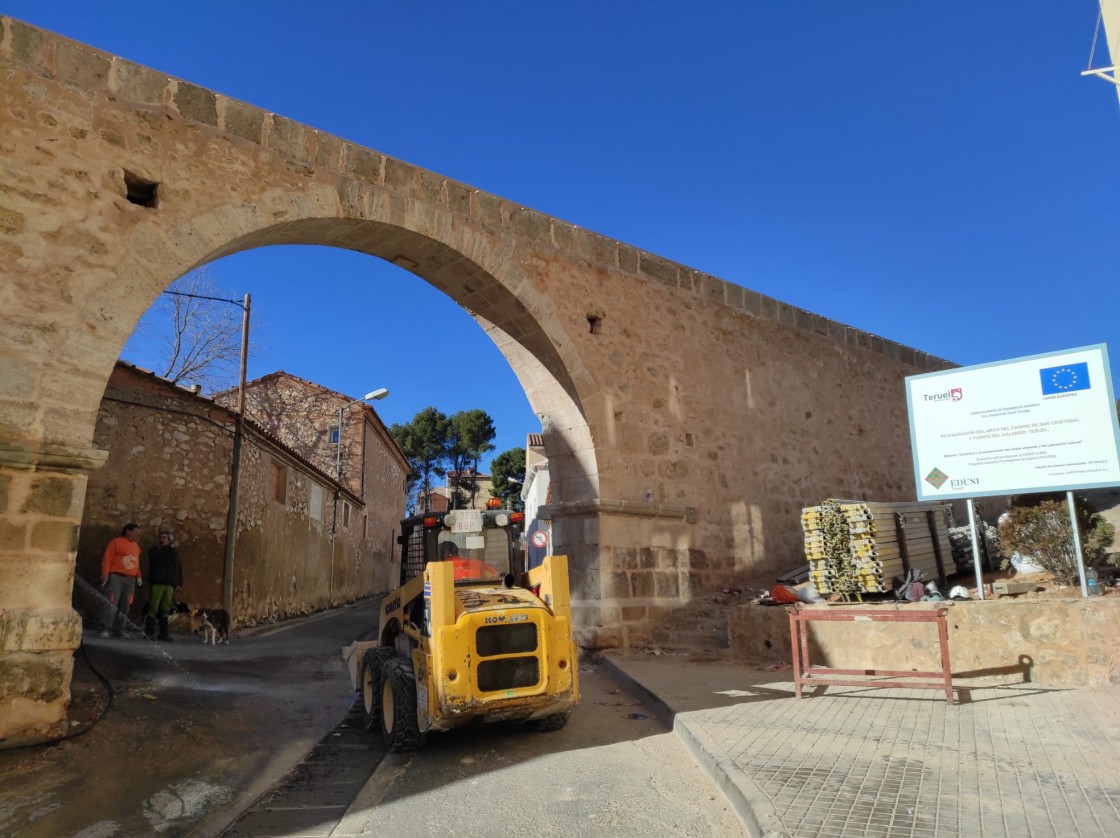 Retiran los andamios del puente del Arquillo, cuyos trabajos de restauración están a punto de terminar