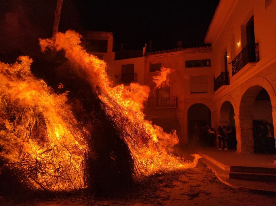 ‘El Rodat’ se vuelve a bailar en Castelserás con motivo de la hoguera de San Sebastián