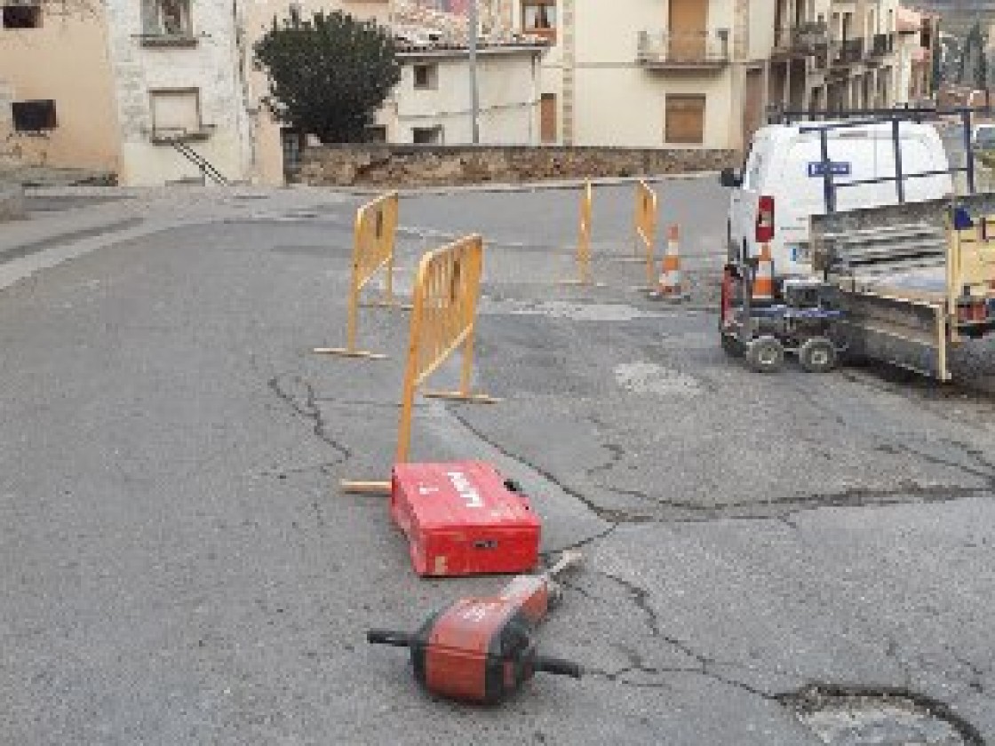 Cortada la ronda Belchite de Alcañiz por la avería de una tubería