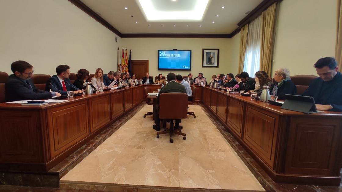 La Diputación de Teruel exige de nuevo al Gobierno que no suprima 151 paradas de bus en Aragón