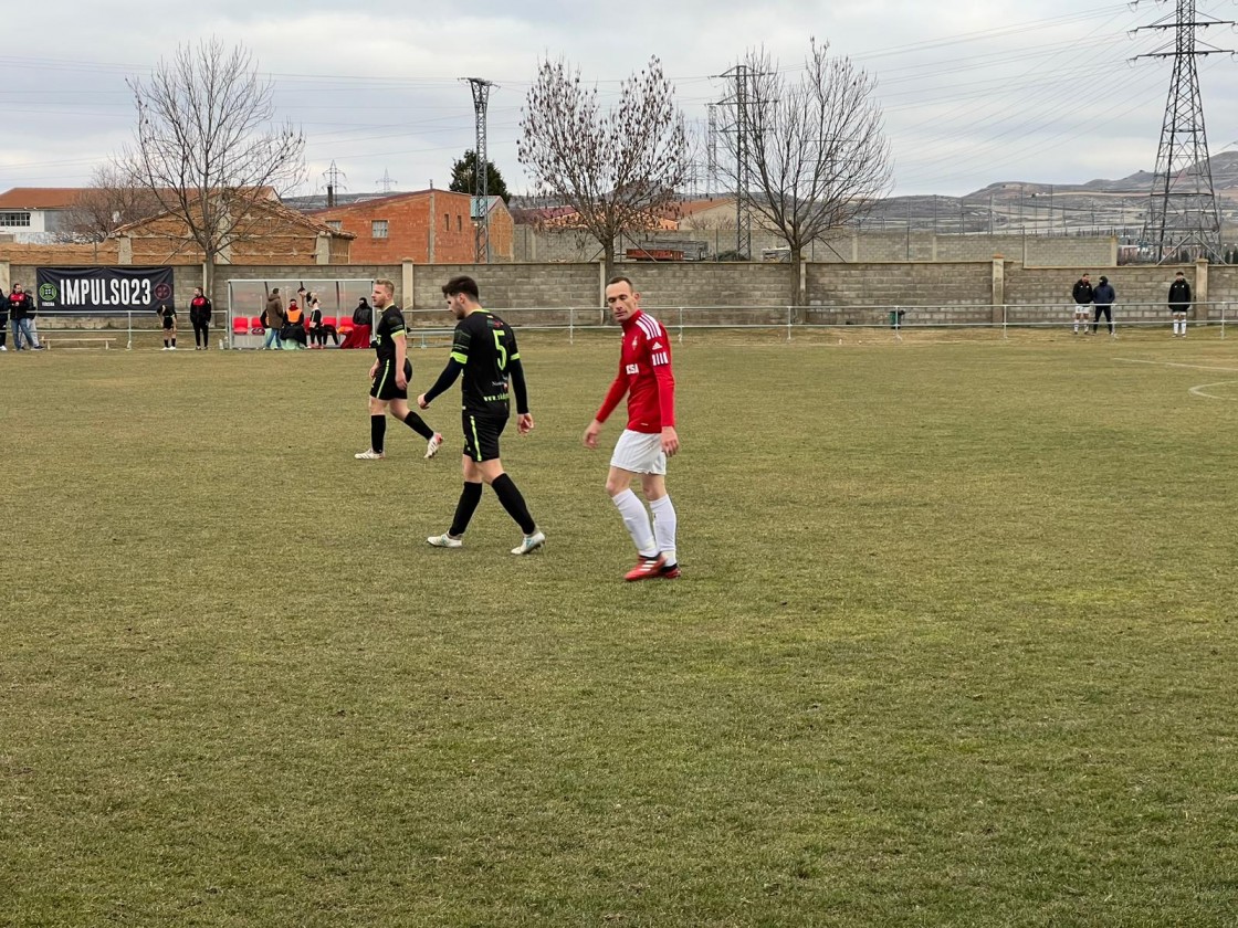 Un golazo de falta provoca el tropiezo del Calamocha en Jumaya ante el Illueca (0-1)