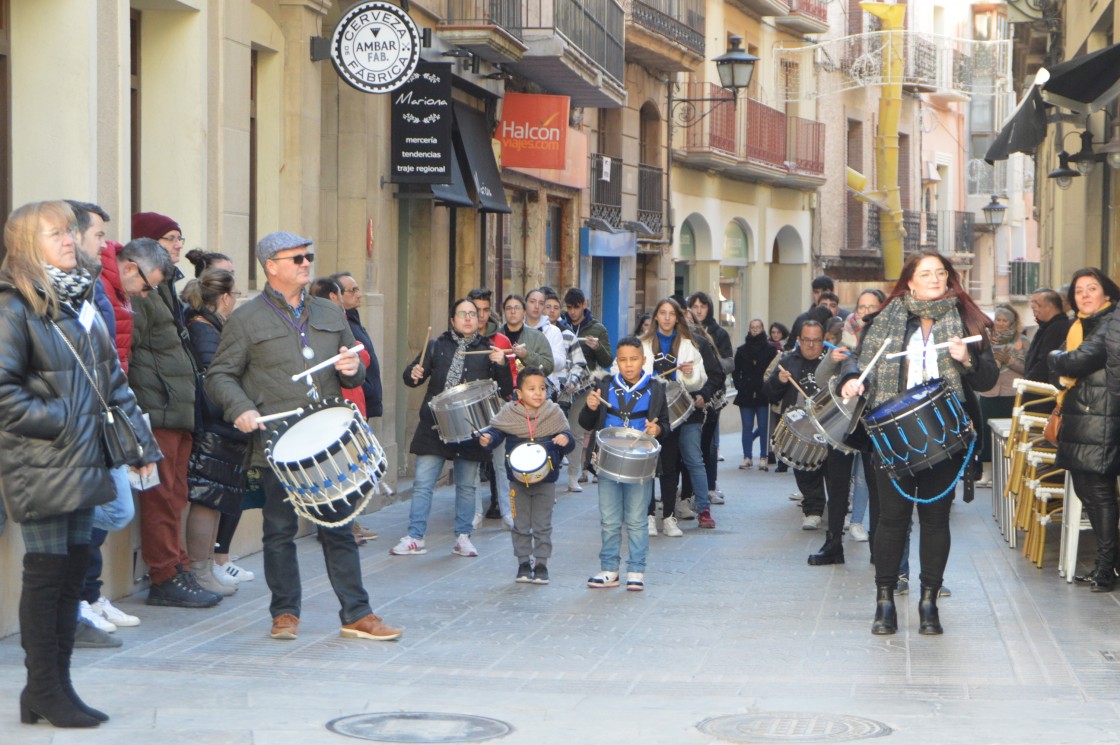 Los tambores de Alcañiz protagonizan el primer Encuentro de Cofradías de la Vicaría V