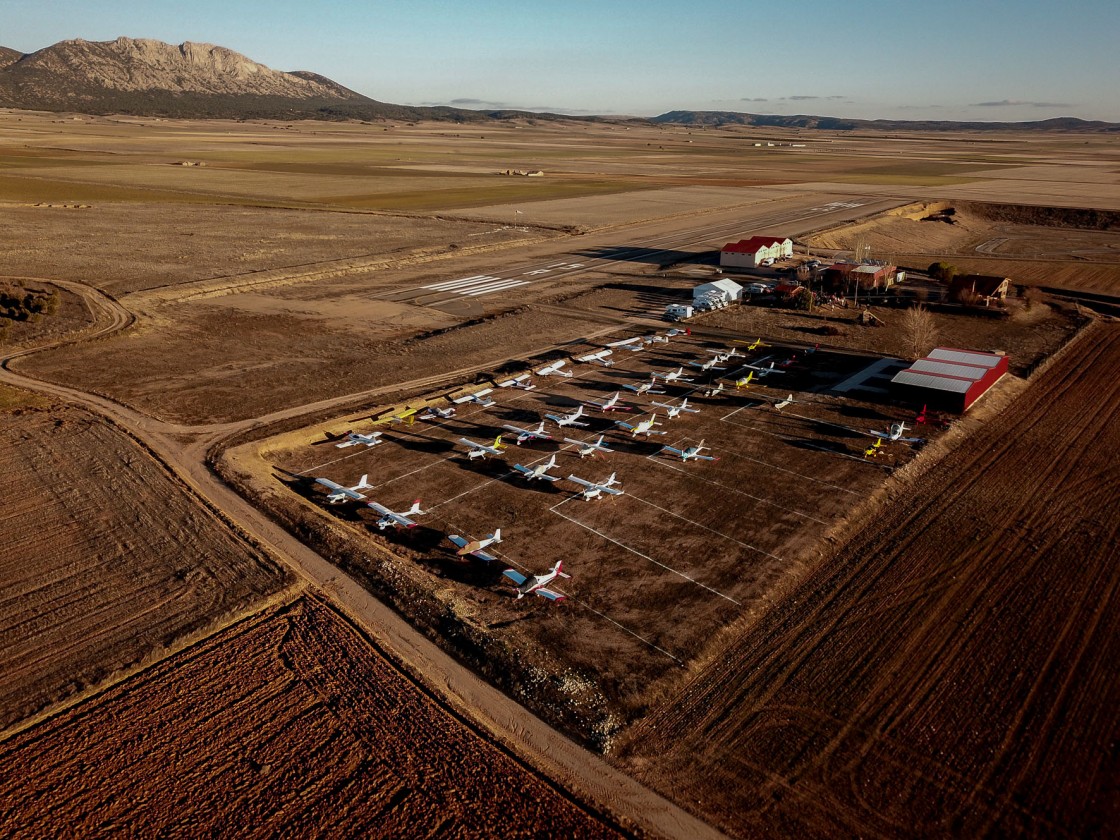 La Polar de Torremocha recibe a un centenar de aeronaves y llena los hoteles de la zona