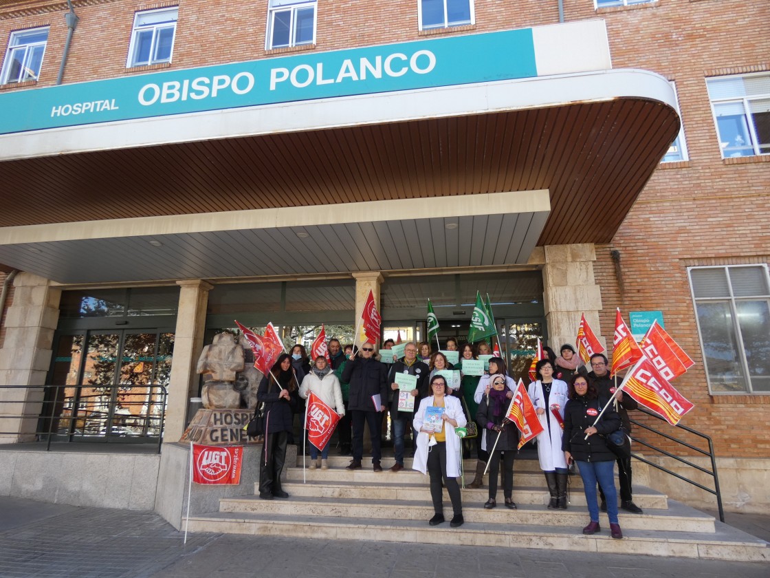 CSIF, CCOO y UGT se concentran en el Obispo Polanco para reclamar mejoras laborales en Sanidad