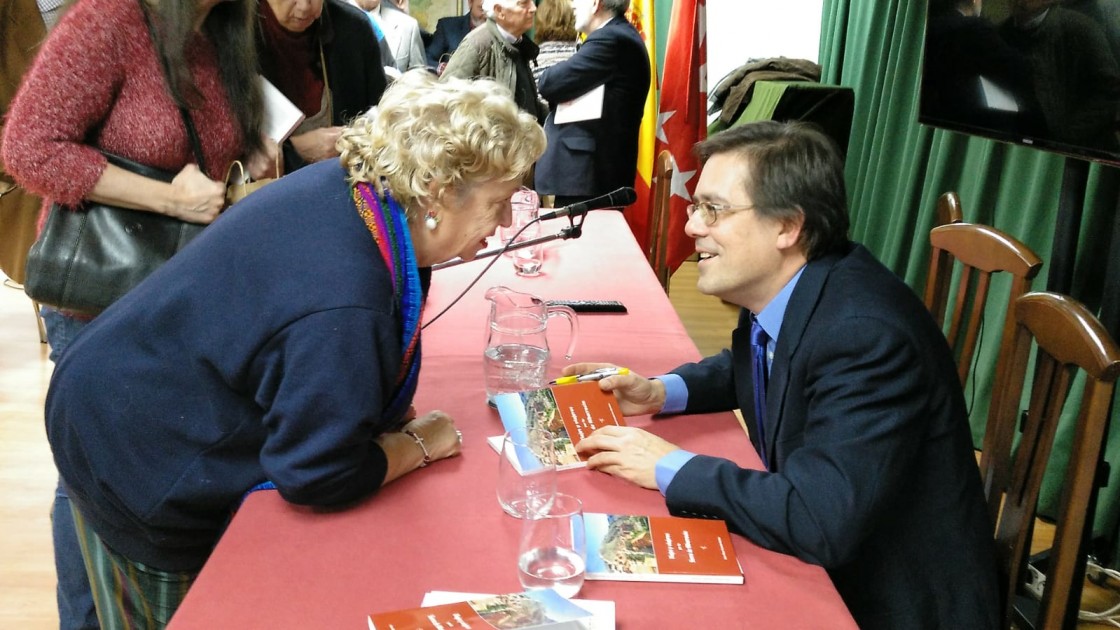 La Cooperativa de Amigos de los Libros regresa con un poemario de Víctor Lacambra