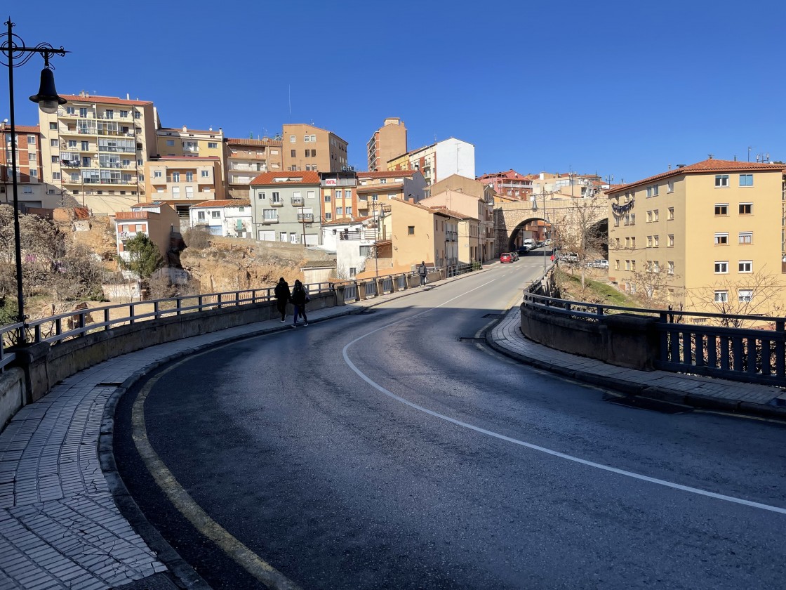 Ganar Teruel denuncia el mal estado del firme del puente la Reina