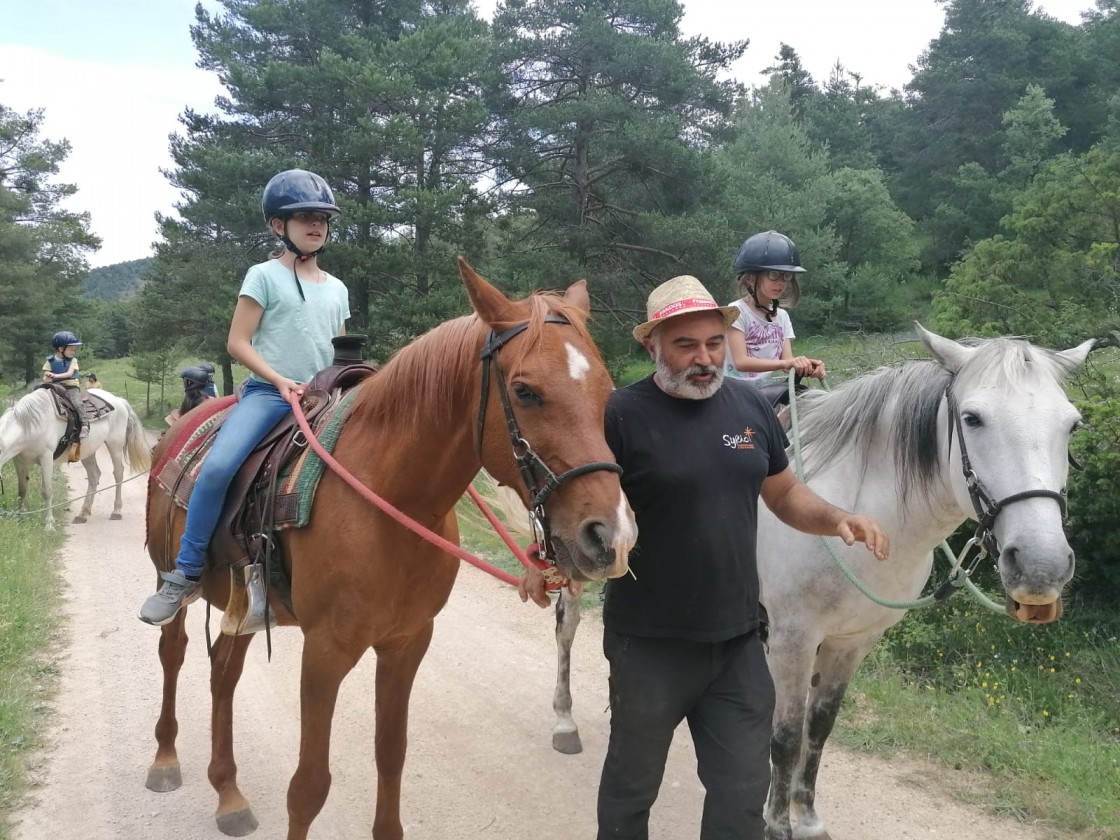 La Sierra de Albarracín pone en marcha la primera red de alojamientos para jinetes y caballos