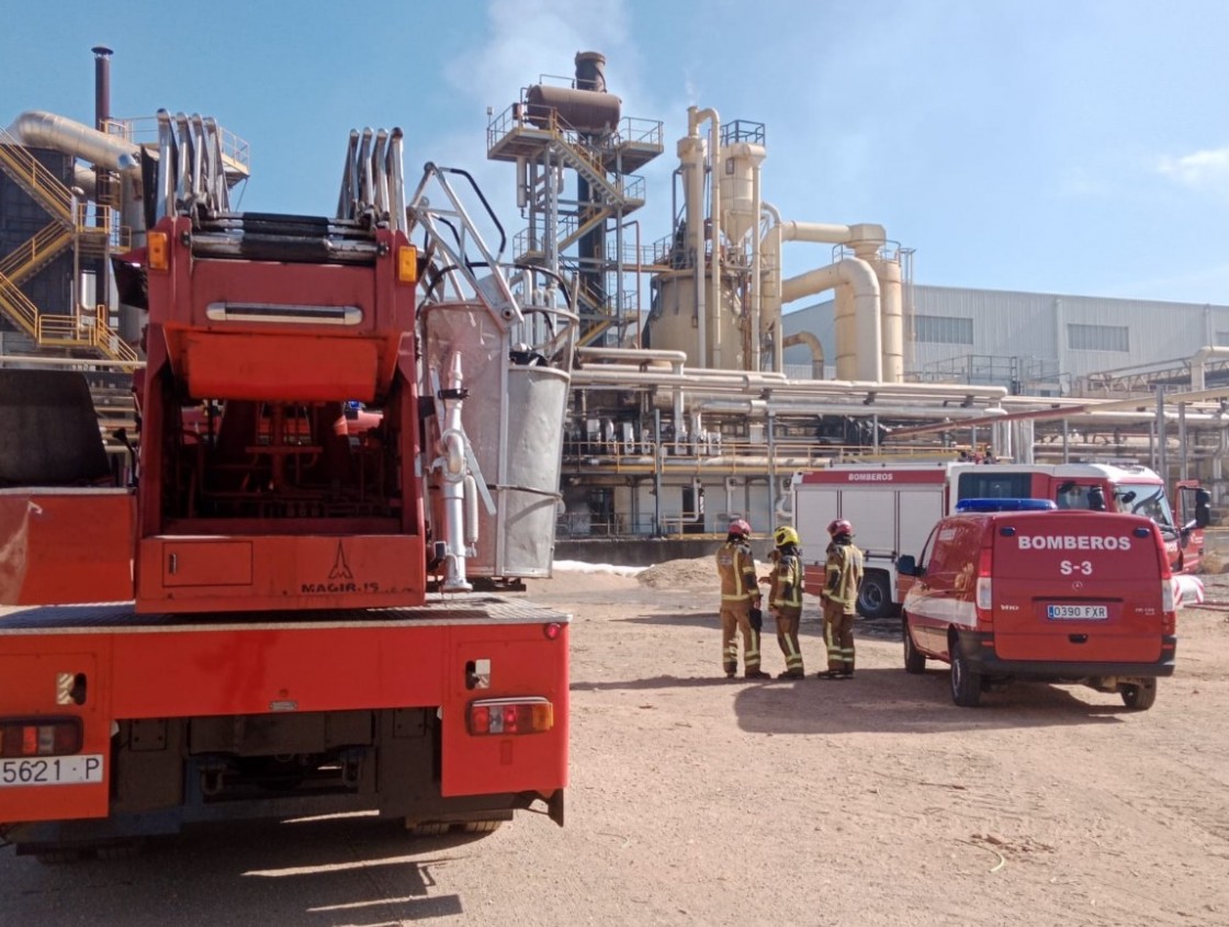 Extinguido un incendio en una fábrica de tableros de Cella