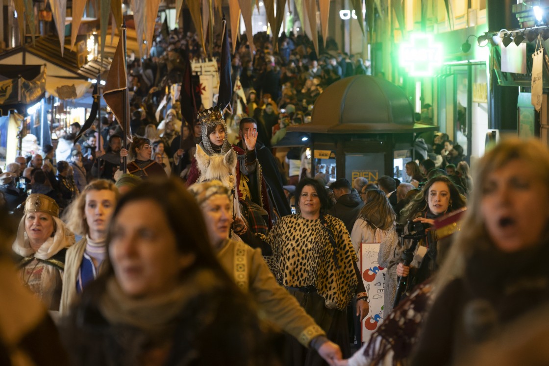 La llegada del rey Jaime I y el desfile de los grupos muestran cómo era la vida en la villa en el siglo XIII