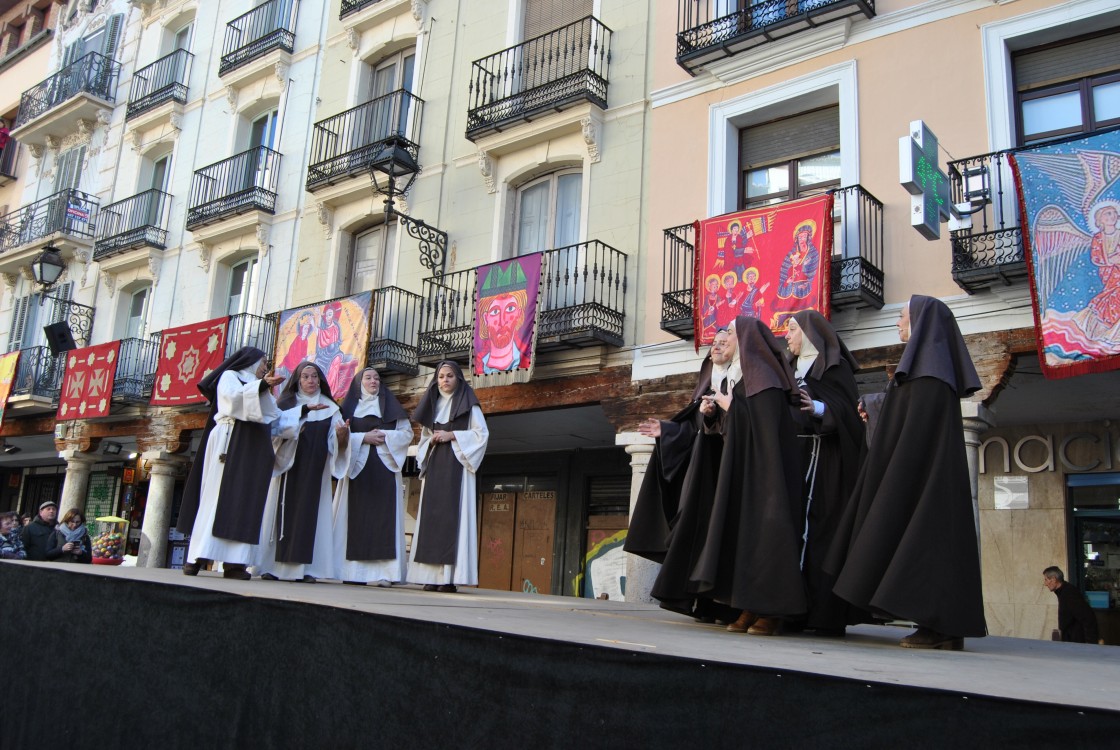 De prostituta a monja o abadesa, cualquier papel es bueno si no hay que ir de funeral