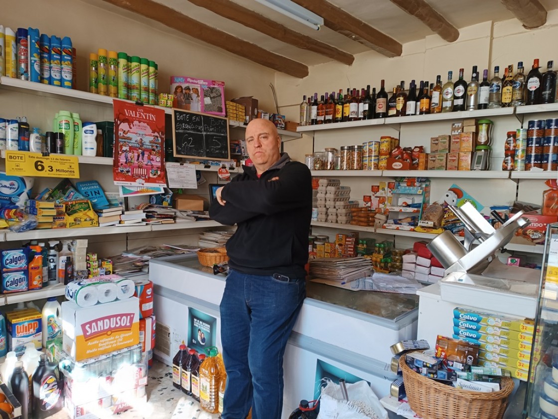 José Luis Abadía, quinta generación atendiendo a los samperinos en Casa Luis desde hace 134 años: “A mi clientela la conozco de toda la vida  y normalmente es una clientela fiel”