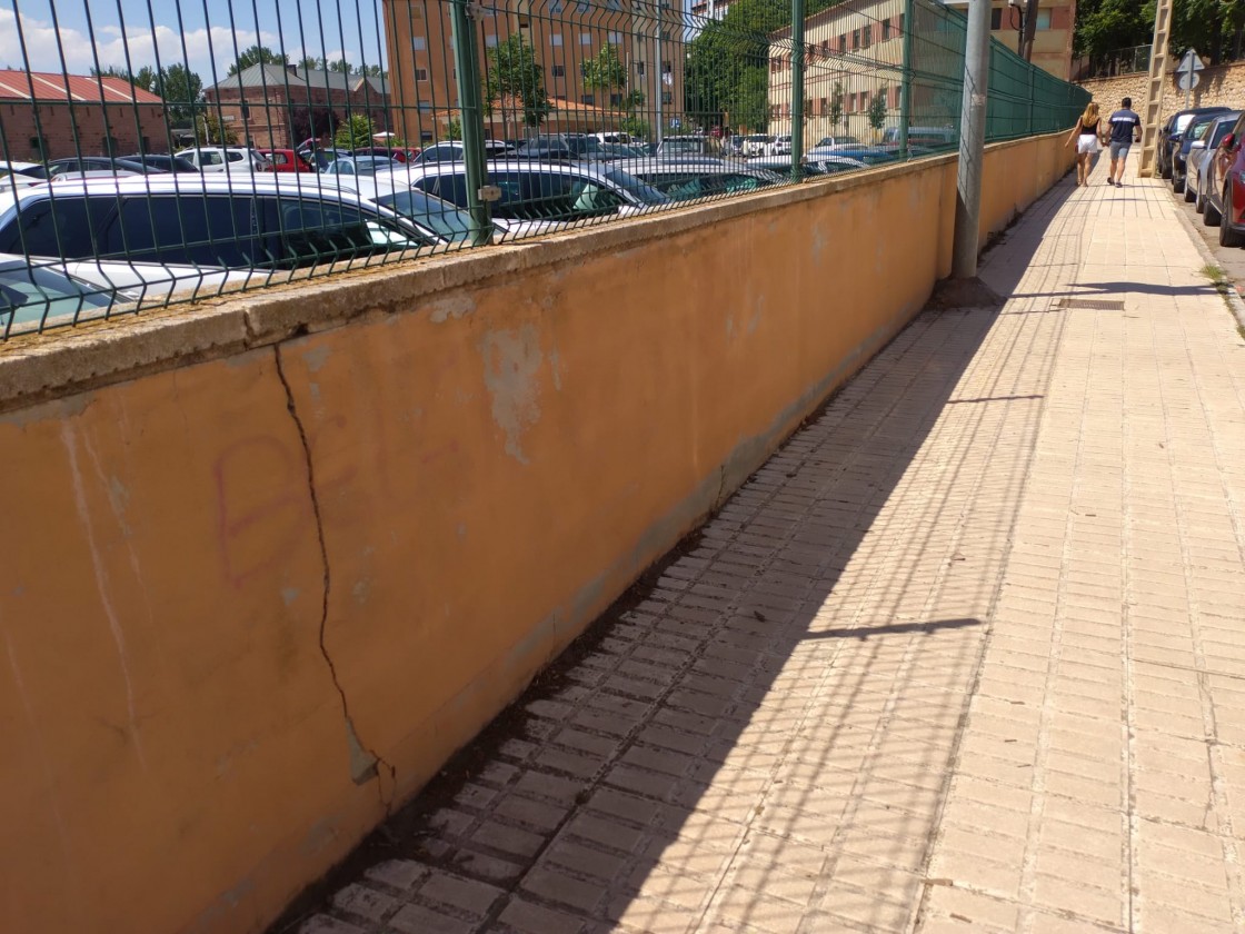 El Ayuntamiento de Teruel adjudica los trabajos para renovar el muro de la estación de ferrocarril