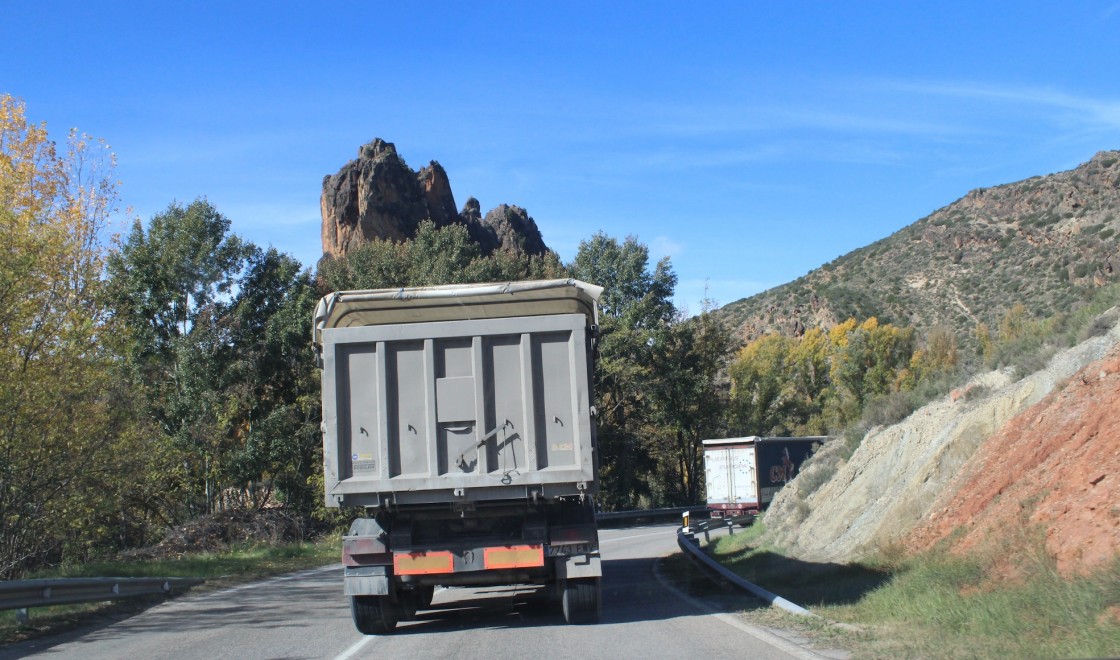 La ministra de Transportes dice que se ha trabajado para obtener una Declaración de Impacto favorable de la A-40