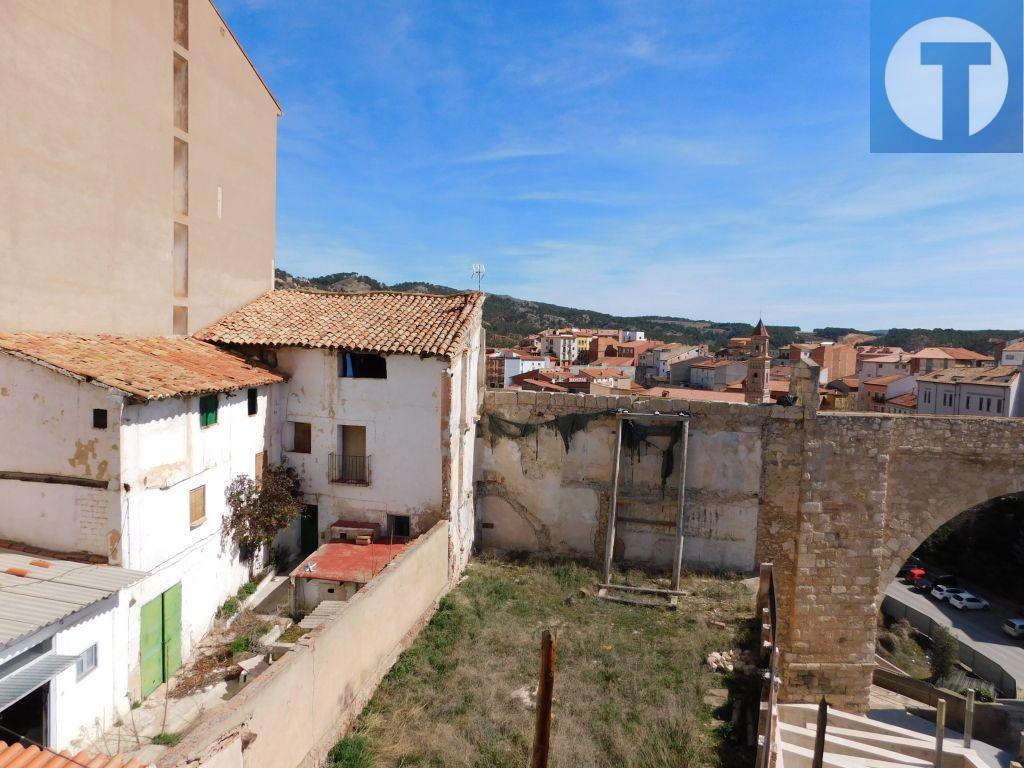 Un convenio urbanístico permitirá liberar un tramo del acueducto de Teruel en Dolores Romero