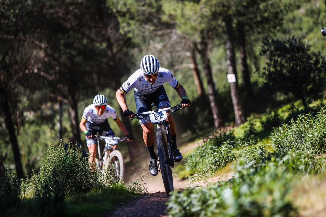 Roberto Bou se reafirma en la tercera plaza de la general de la Andalucía Bike Race