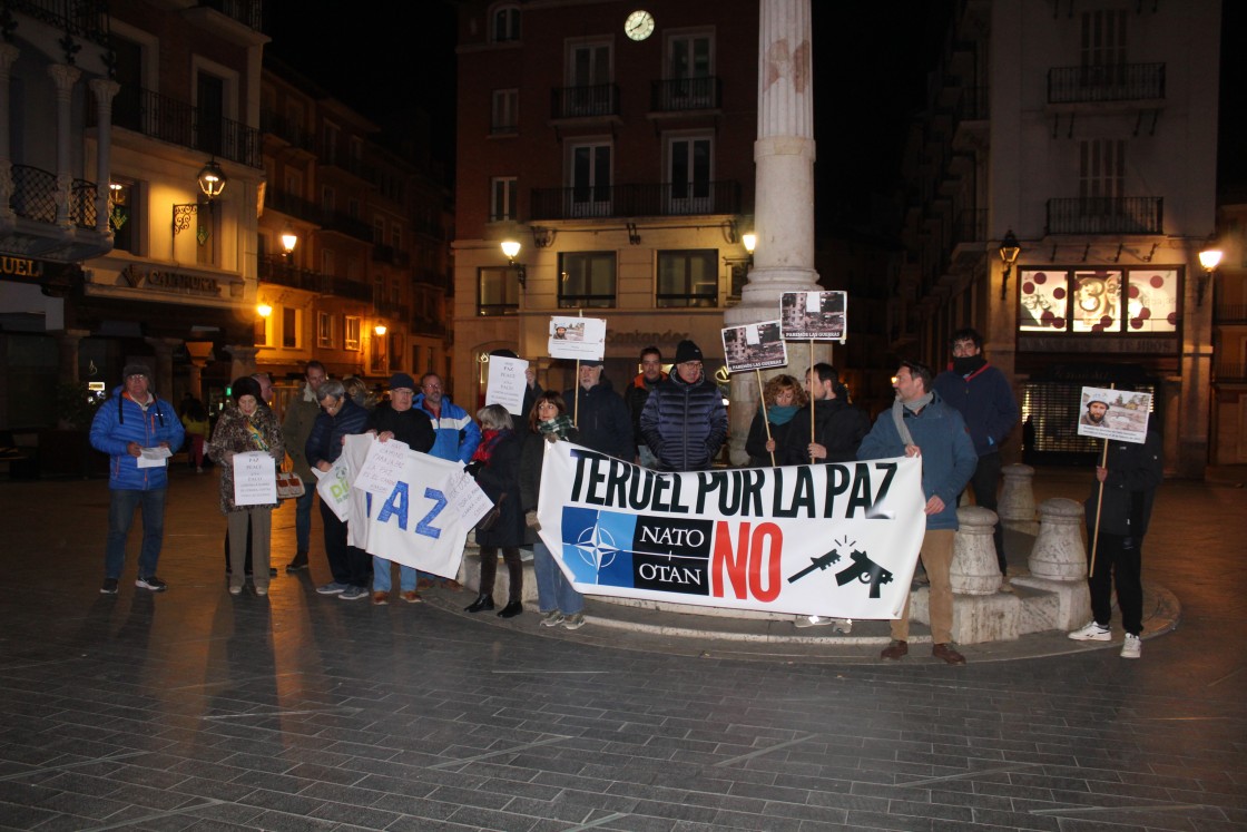 La concentración contra la guerra de Ucrania urge a una solución no militar