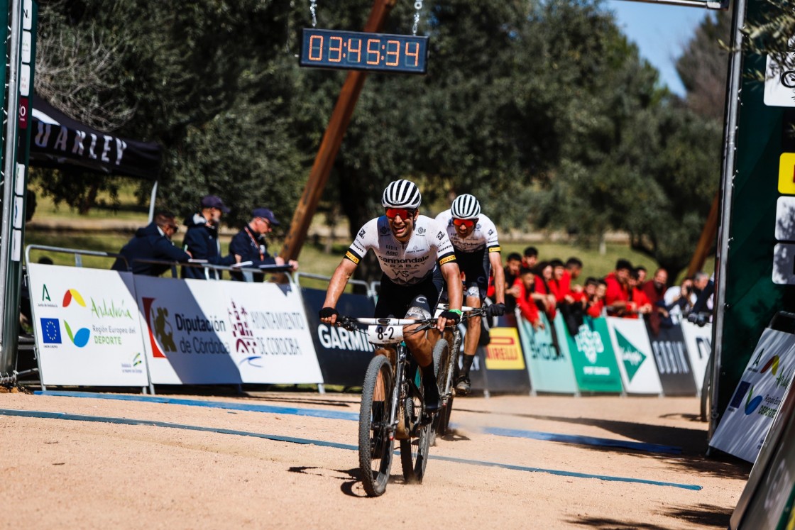 Remontada épica de Bou y Muñoz para mantener la tercera posición en la Andalucía Bike Race