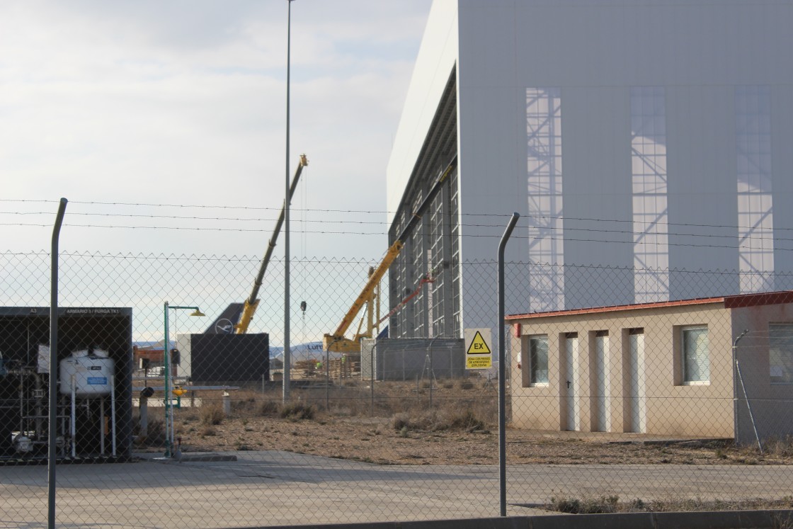 Cuatro empresas optan a construir la nave logística del Aeropuerto de Teruel y dos a la de la zona sur