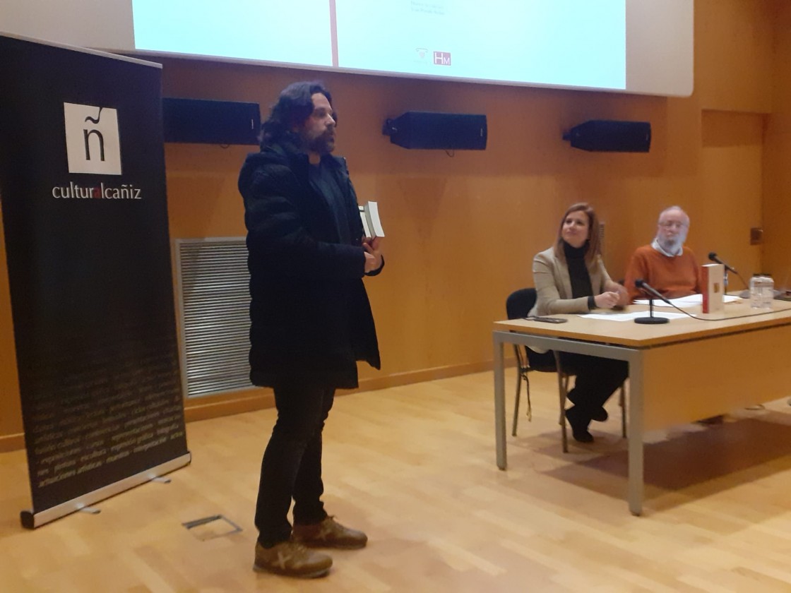 El periodista Juan José Morales presentó su último libro en Alcañiz: “Franco estuvo obsesionado con la masonería hasta sus últimos días”