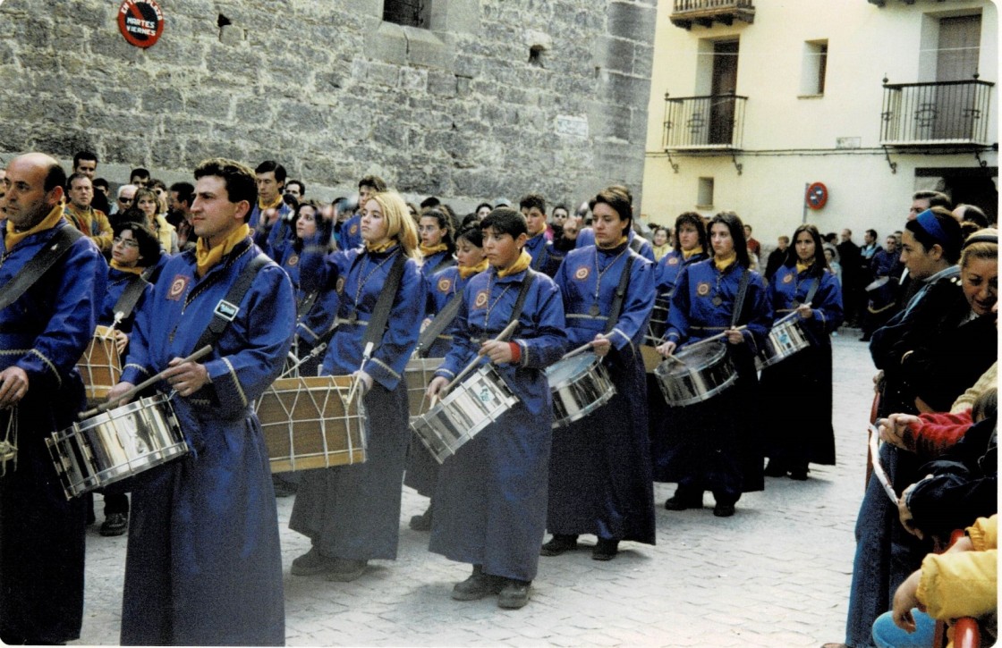 La cofradía de Villarquemado celebra este sábado su 25 aniversario con la presencia de 500 tambores