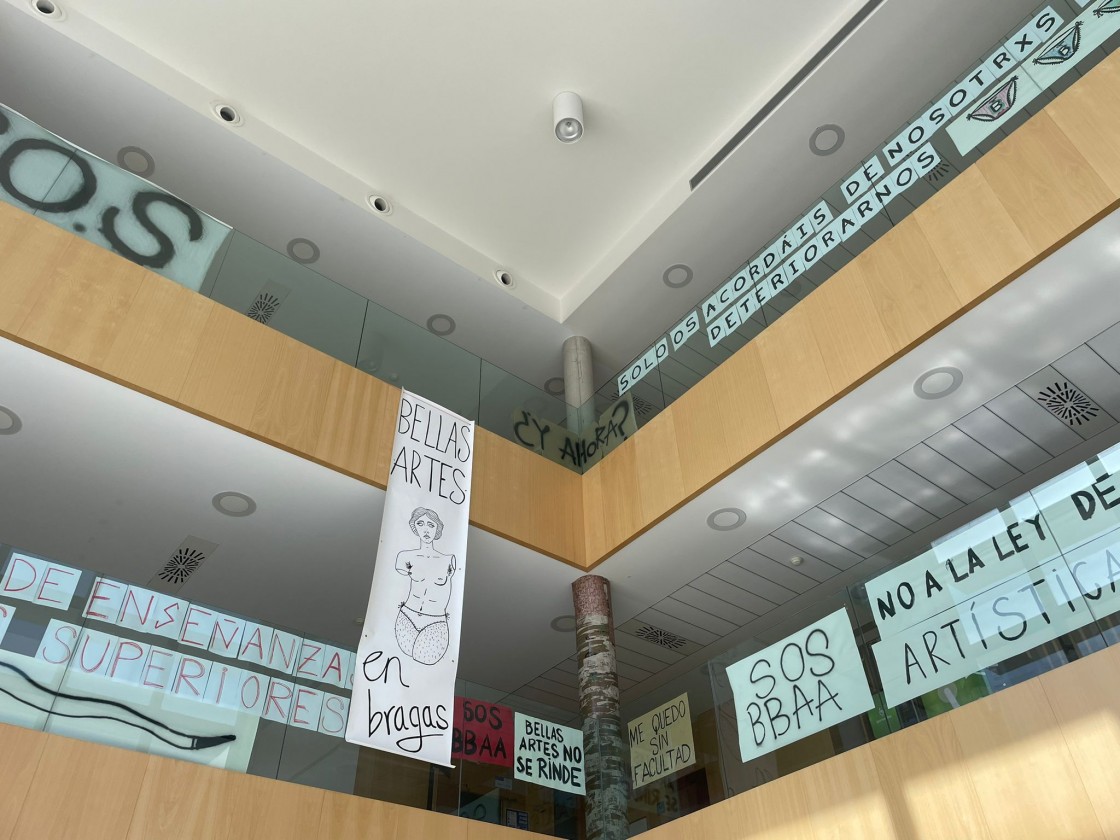 Los alumnos de Bellas Artes intensifican sus protestas contra los cambios normativos