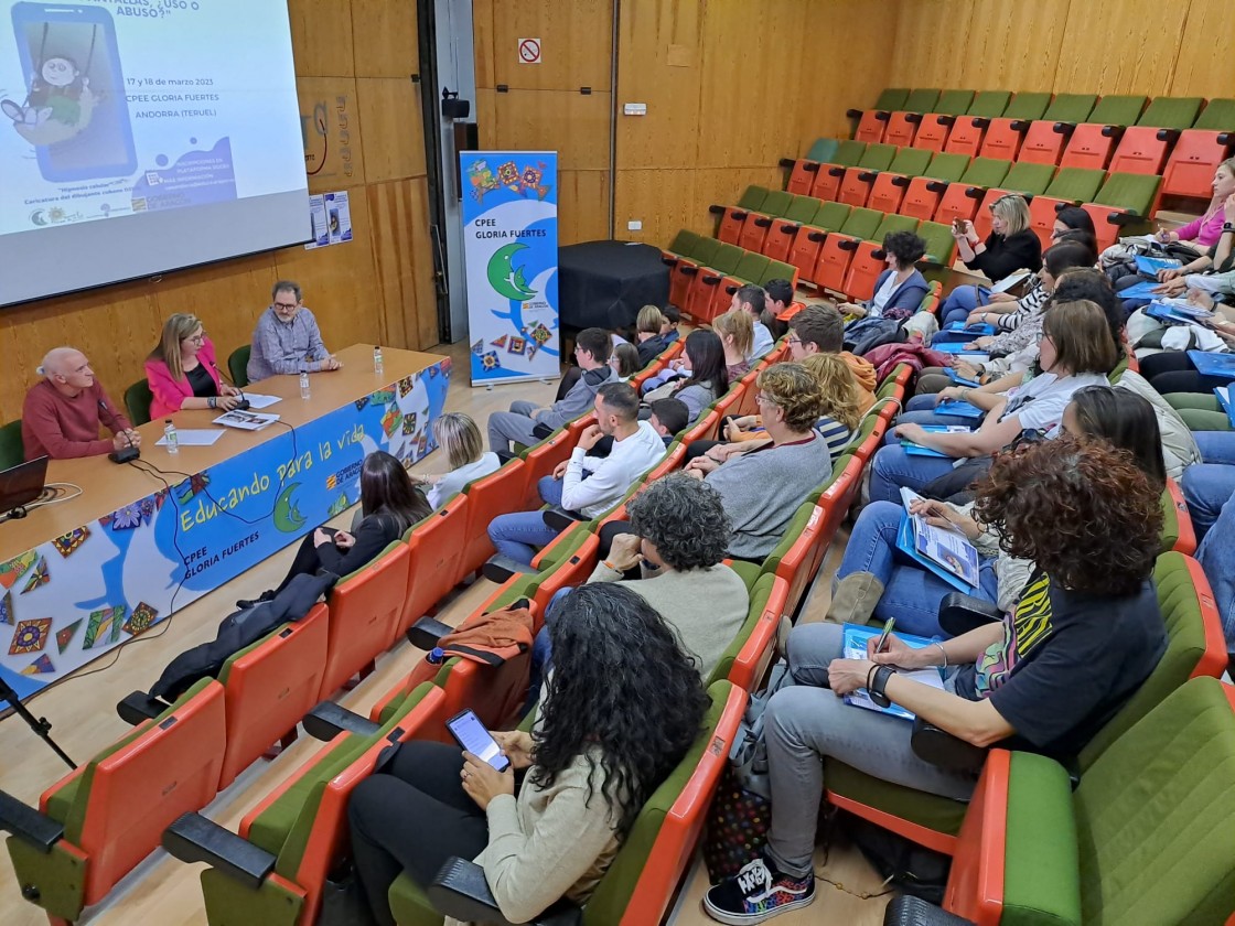 El Gloria Fuertes enciende  el debate en Andorra sobre  la adicción a las pantallas