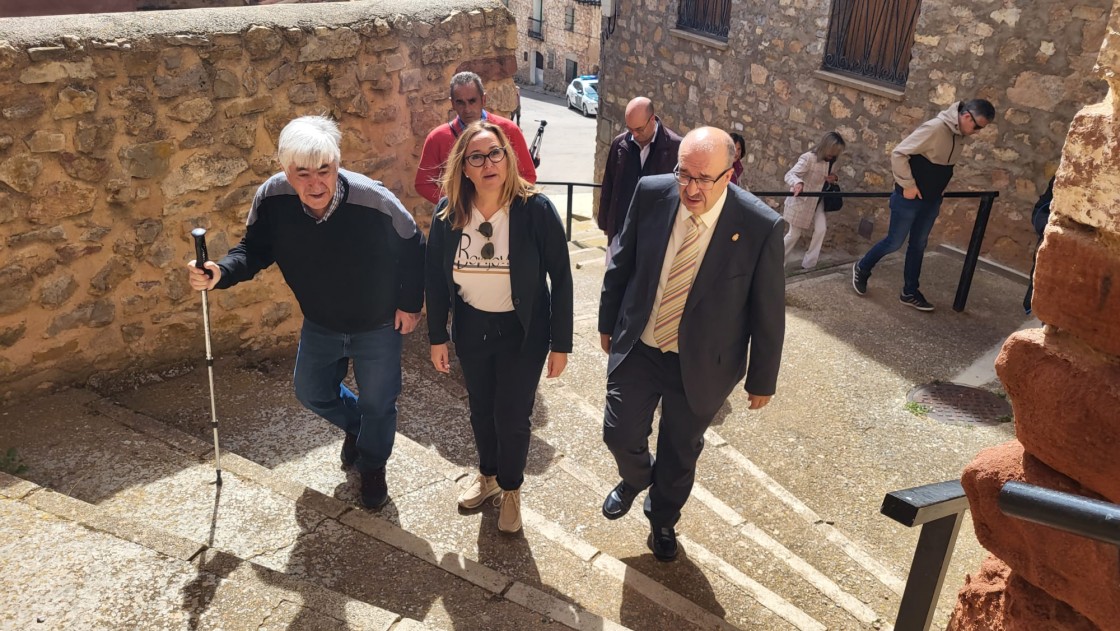 Mayte Pérez destaca la apuesta de Monterde de Albarracín y Ródenas por atraer nuevos vecinos a través de la iniciativa pública