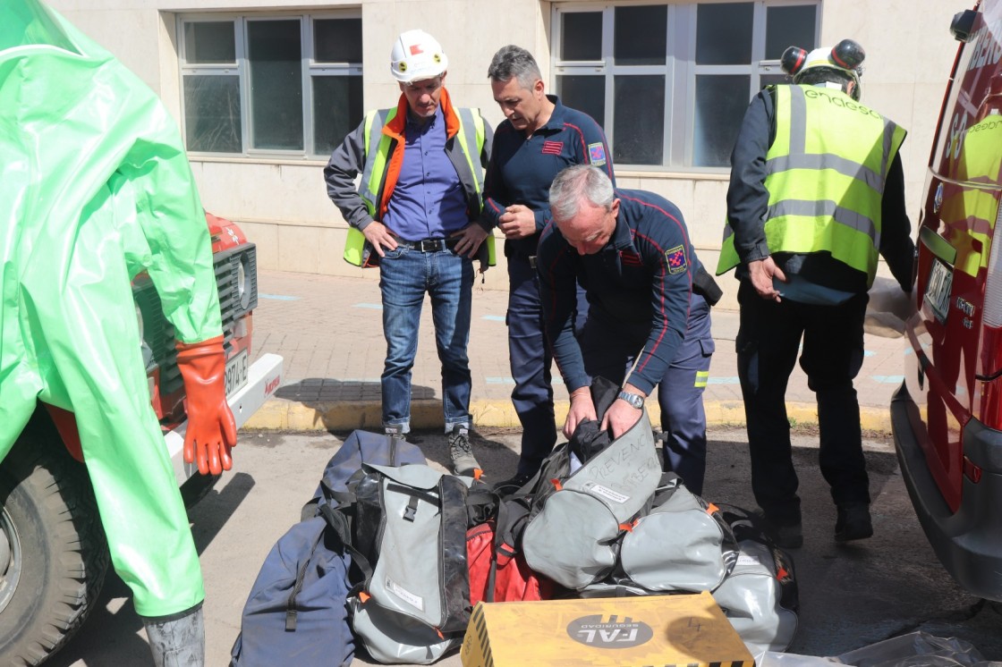 Endesa cede a los bomberos de la Diputación material procedente de la térmica de Andorra