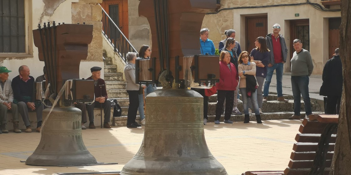 Las tres campanas  de La Portellada ya vuelven a doblar tras ser restauradas