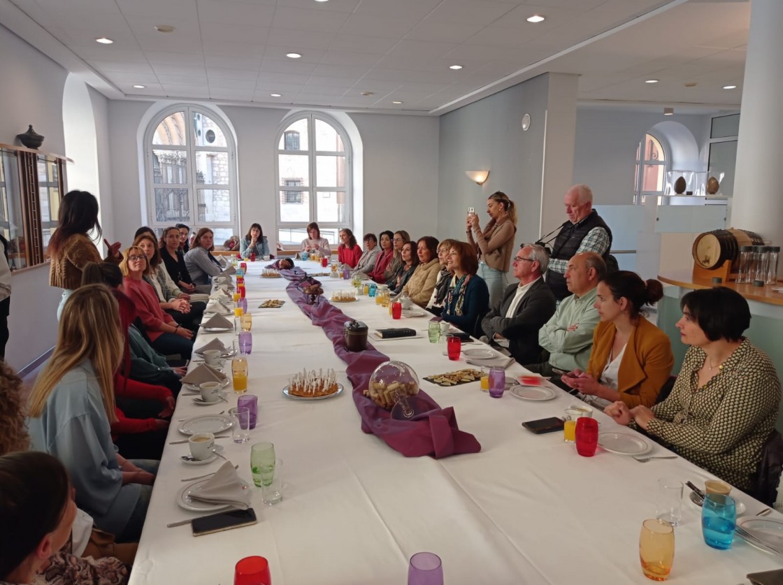 Dieciocho mujeres emprendedoras de municipios de la Comunidad de Teruel intercambian experiencias sobre su actividad